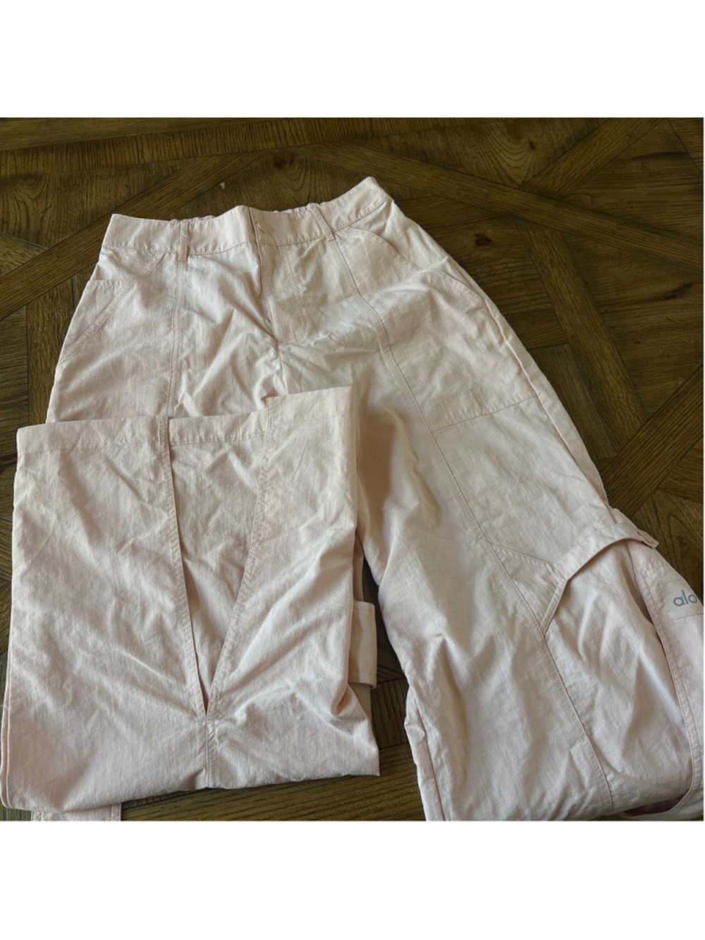Alo Cargo parachute Pants Size M light Pink